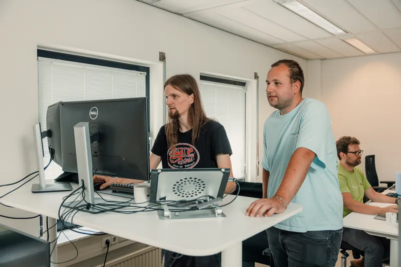 Even meekijken op de laptop van je collega